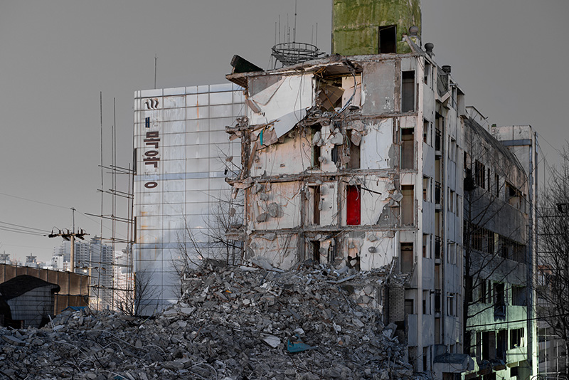 ⓒ 정지현, Demolition Site 02 Outside, Pigment print, 120x160cm, 2013.jpg
